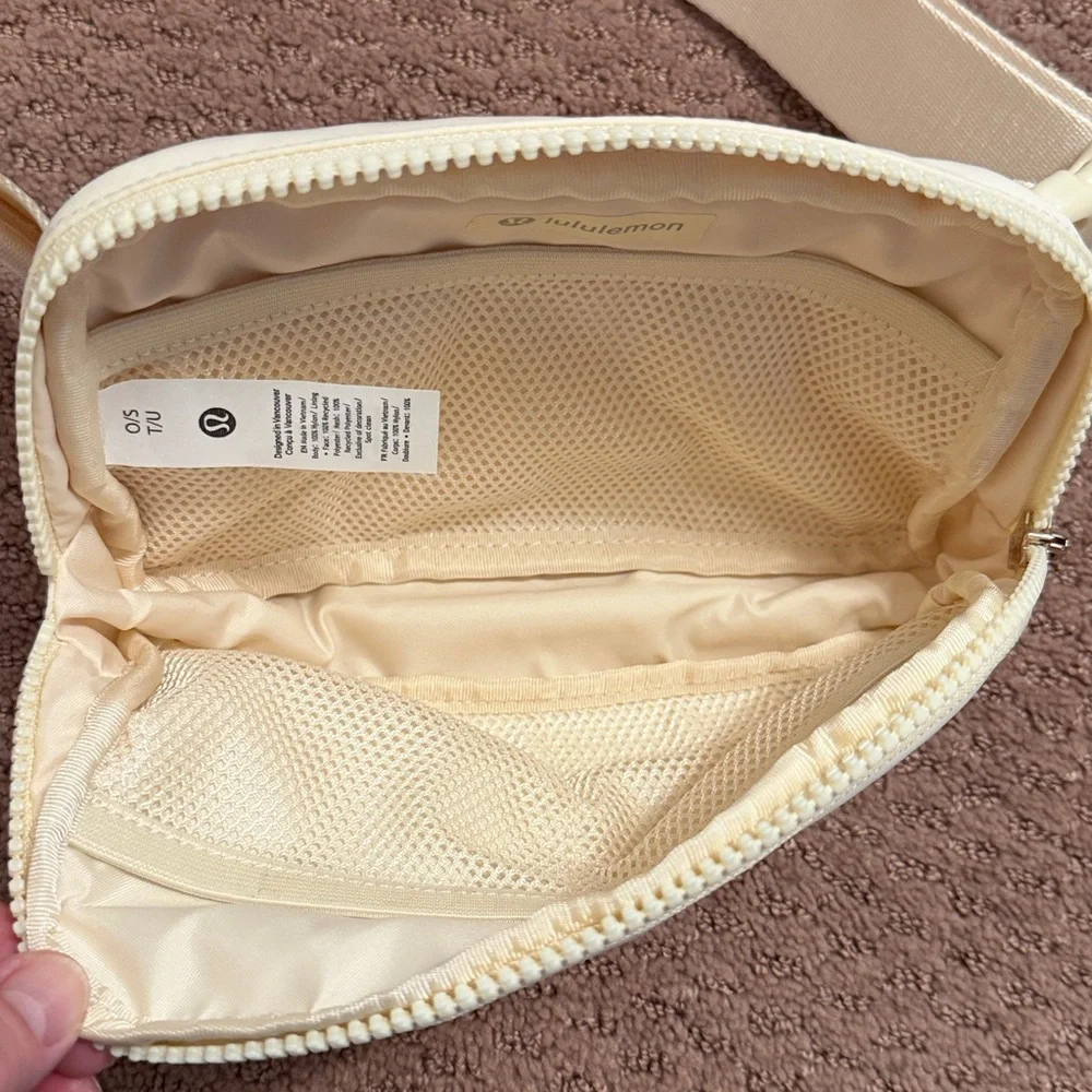 Lululemon Athletica Everywhere Belt Bag 1L - Picture 4 of 5